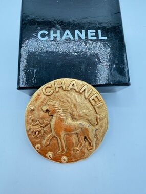 CHANEL Vintage Gold Lion Medallion 1986-1988 Coco Mark brooch